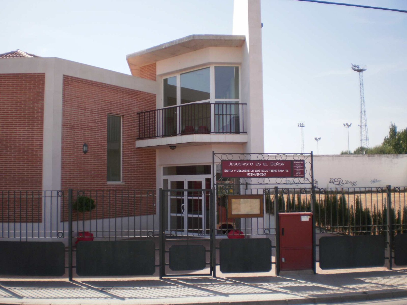 Entrada de la Iglesia Cristiana Evangélica de Valdepeñas